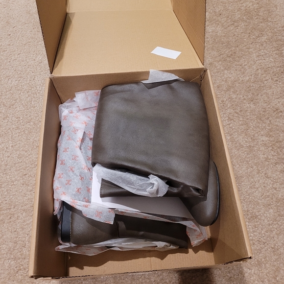 Journee Knee High Riding Boots👢 - Picture 7 of 7